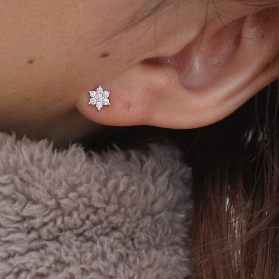 雪の結晶ピアス | vivid market