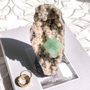 Cube Green Apophyllite Cluster 4 (共生原石)