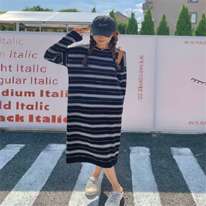 【送料無料】 ロングワンピ ロング ミモレ 長袖 Uネック Aライン フレア 可愛い 大人可愛い きれいめ シンプル カジュアル シック コンサバ 大人 上品 おしゃれ お洒落 主役級 こなれ感 ボーダー しましま オールシーズン シーズンレス レディース 女性用 ママ 20代 30代 40代 デート お出かけ 女子会 お呼ばれ 休日 お茶会 授業参観 着回し 普段使い ファッション コーデ スタイル 楽ちん 体型カバー 定番 着痩せ ラフ