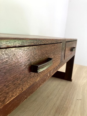 味わいのある古い文机