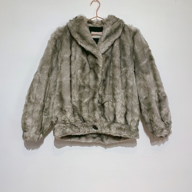 ◾︎80s faux fur short length coat from France◾︎