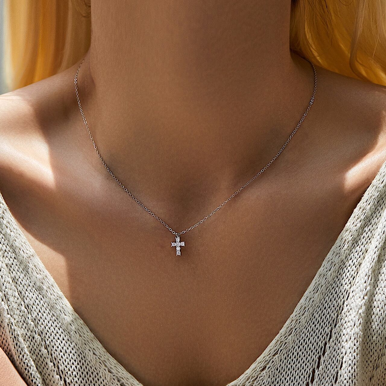 ペンダント おしゃれ キラキラ ダイヤモンド 十字架 シルバー