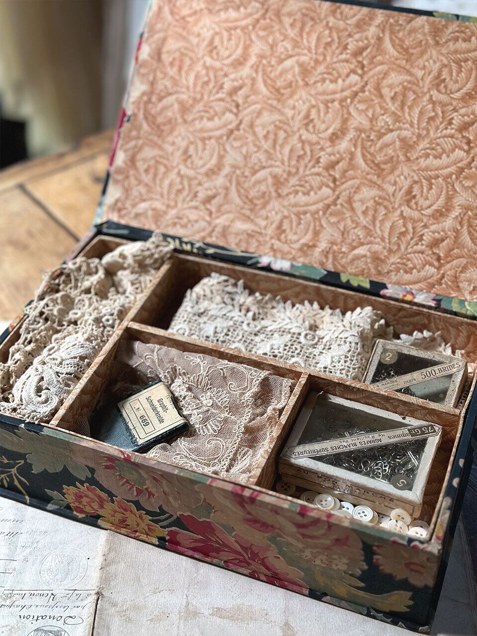 2段式カルトナージュ ブラック×フラワー | Brocante de La Cocotte