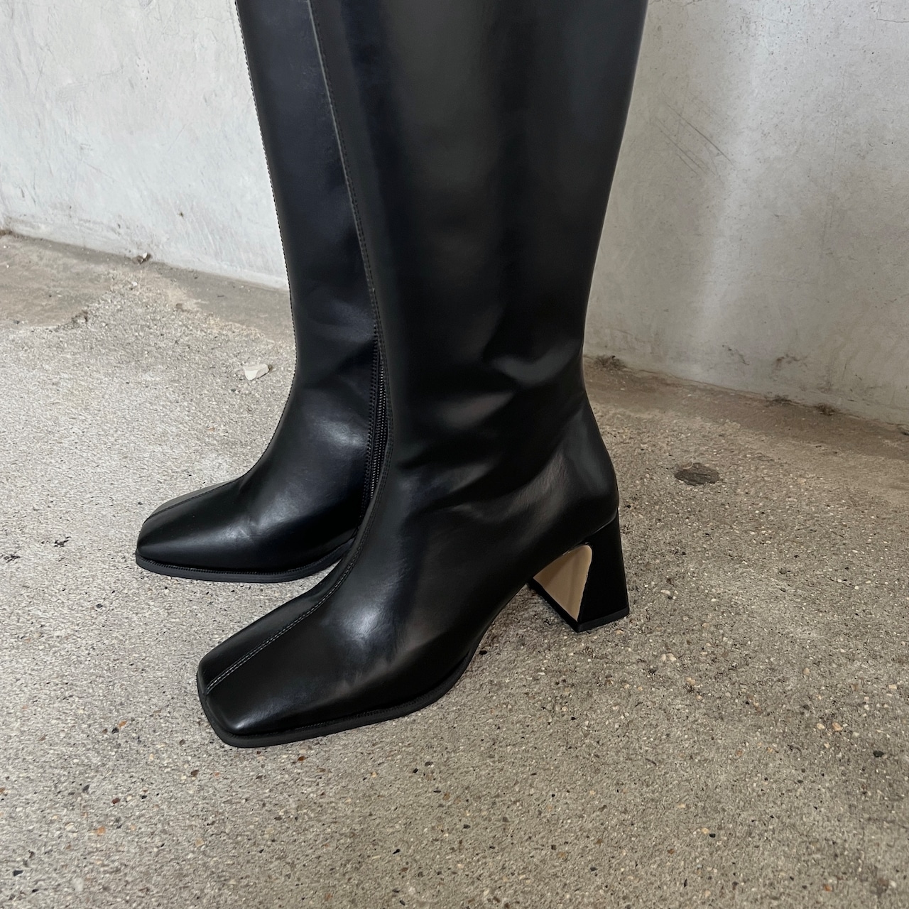 slanted cut heel long boots