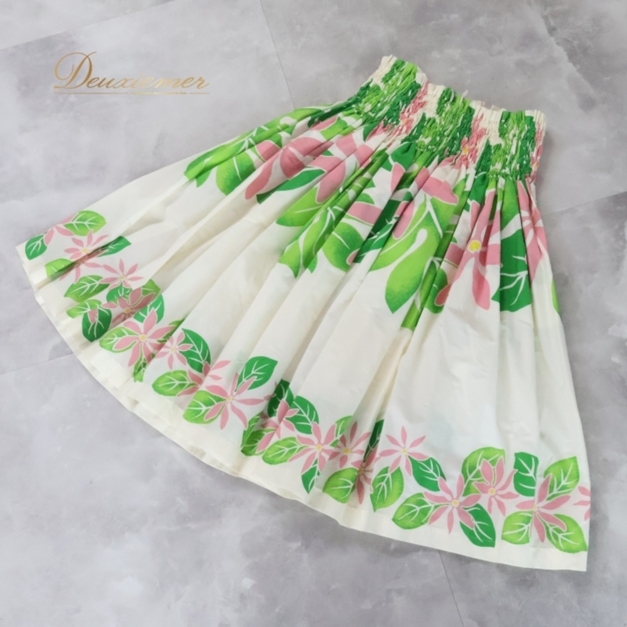 フラダンス 衣装 パウスカート ホワイト系 エムエムジェイ 日本製 ティアレ柄 モンステラ柄 ハワイアンプリント アロハ フラ ダンス レッスン 練習 シングル スカート フレア 華やか 鮮やか かわいい おしゃれ 明るい 軽やか グリーン系 ピンク系 白 黄緑 緑 ピンク パウスカート かわいい スカート フラダンス衣装 ダンスレッスン ハワイアンスカート 明るい色合い カジュアル レディース 女性用 おしゃれ衣装
