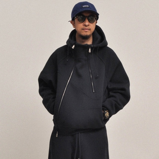 アシンメトリーZIPテックパーカー A2032