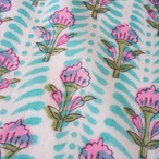 ブロックプリント生地【50cm単位】インド綿 片耳ボーダー付き 小花柄 白×エメラルドグリーン×ピンク #19437-GR2【再入荷】