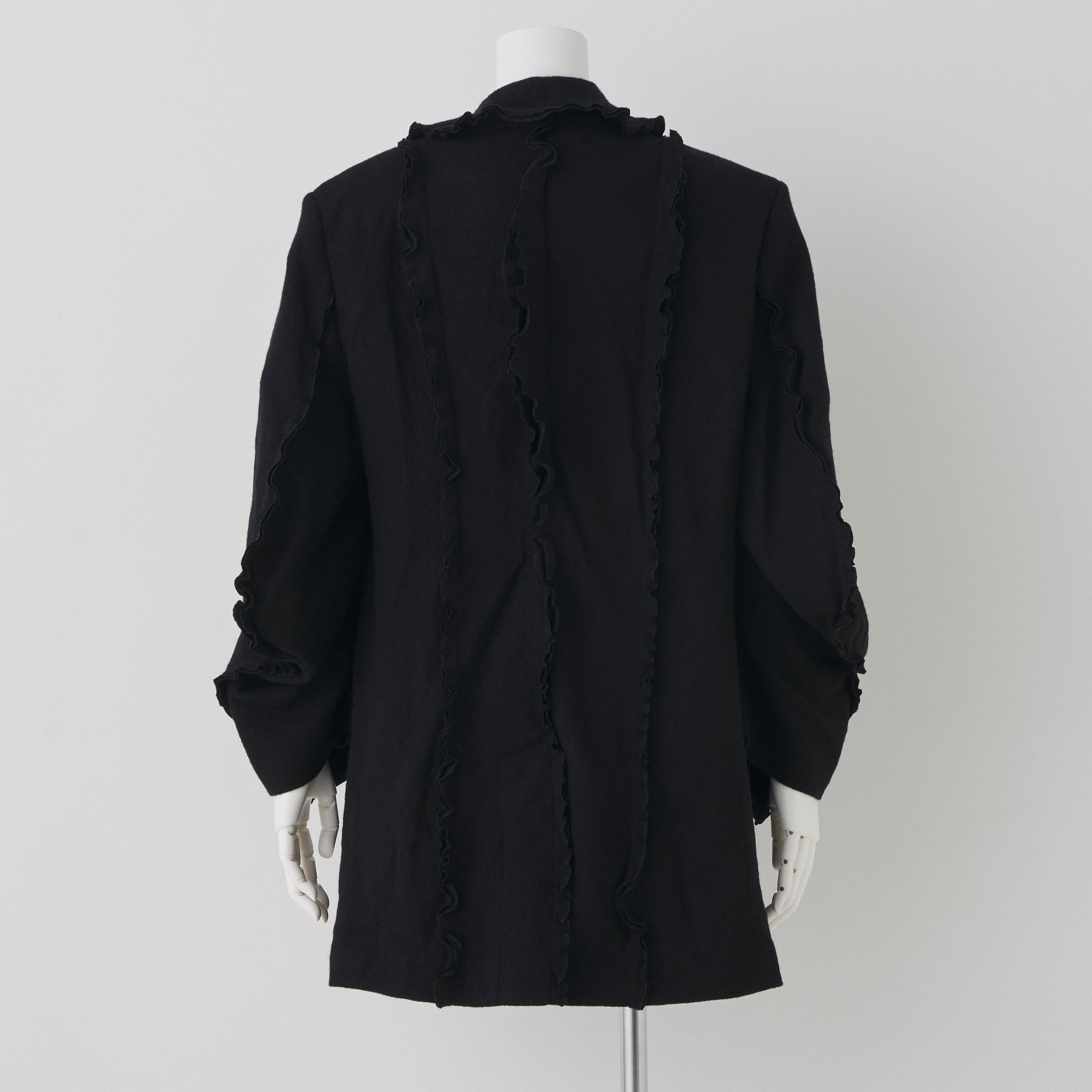 J_O×FUMIE=TANAKAフリルジャケット【J_O7×ブラック】 | JANTJE_ONTEMBAAR