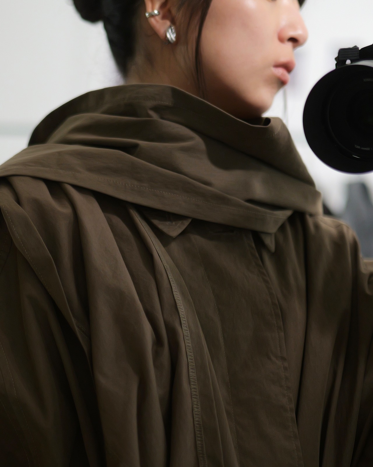 予約販売 | i’m here : - HAOLI TRENCH COAT ：Khaki｜フード型ストール／2WAYトレンチ／和洋折衷の羽織