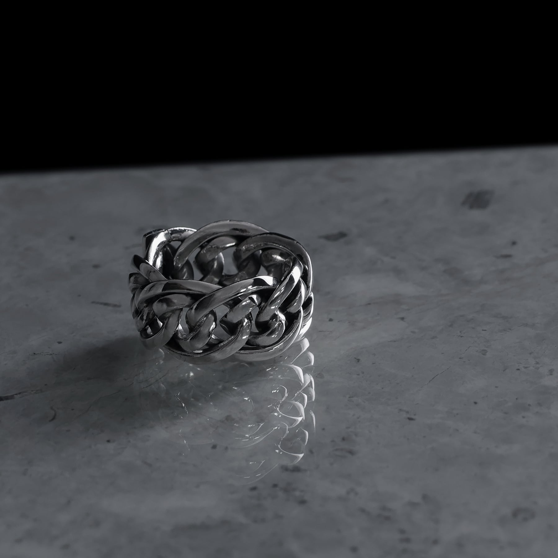 オリジナルデザインの黒い結晶リング ego] intertwining of chain in chain ring [cyb8] / Y2406KHR5299