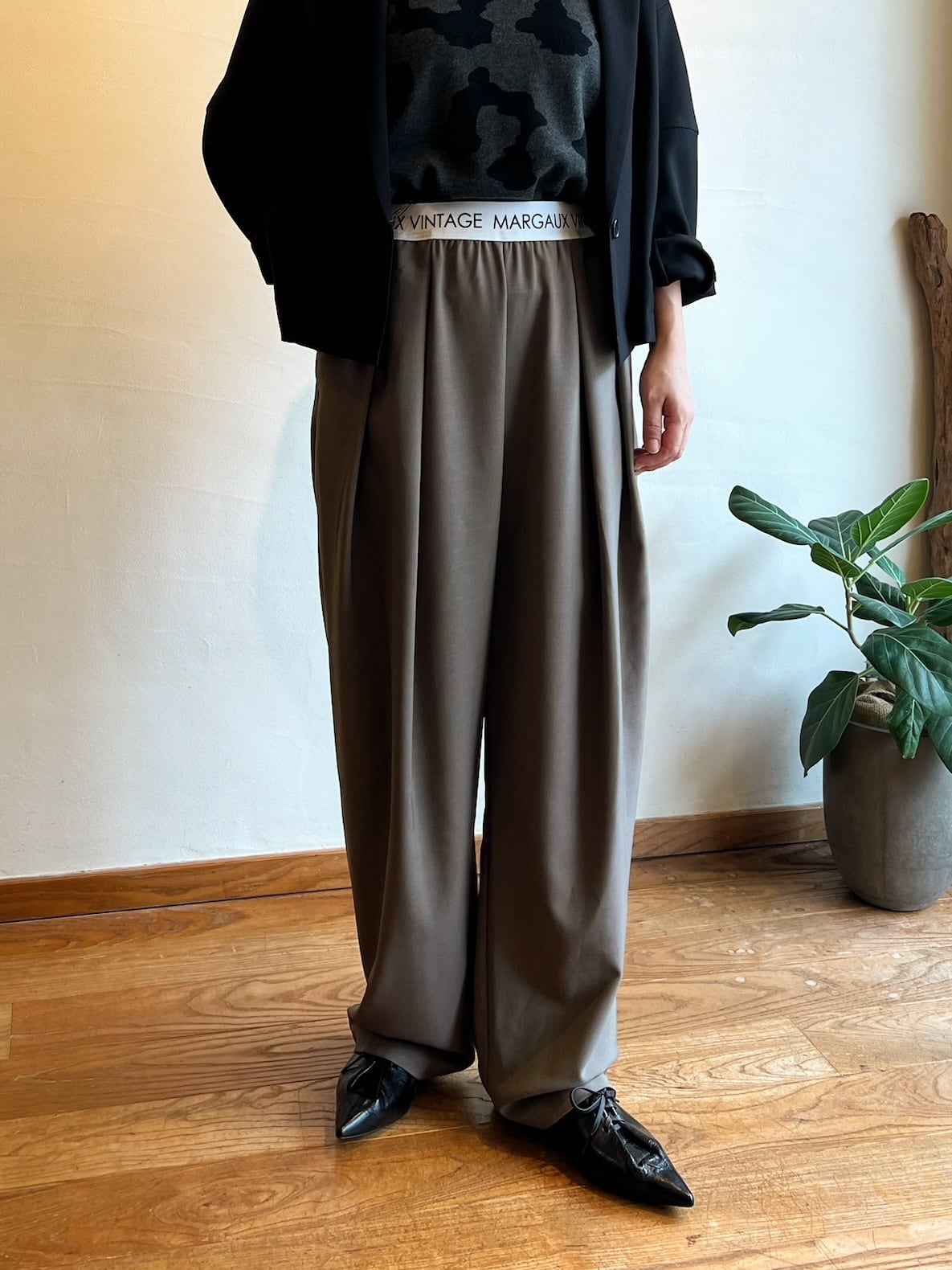 美品⭐︎マルゴーヴィンテージ ロゴウエスト ワイドパンツ 黒　手洗い可能　タック MARGAUX VINTAGE / ロゴウエストタックパンツ | anouk