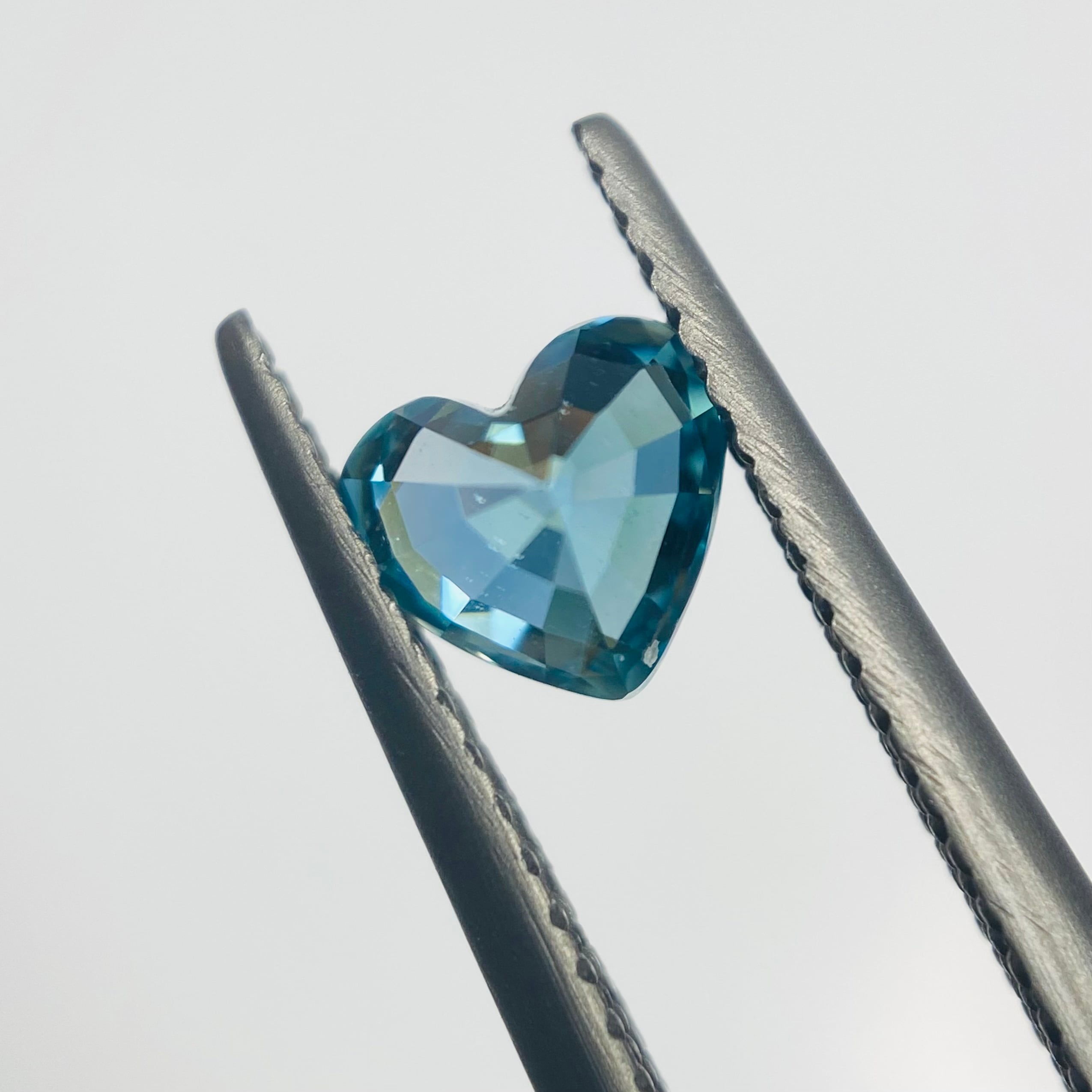 キラキラ海面のようなハートジルコン