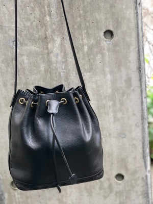Yves Saint Laurent イヴ ・サンローラン レザー 巾着 カットアウト 
