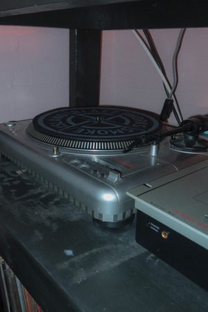 SMOKE ISLAND SLIPMAT 12"