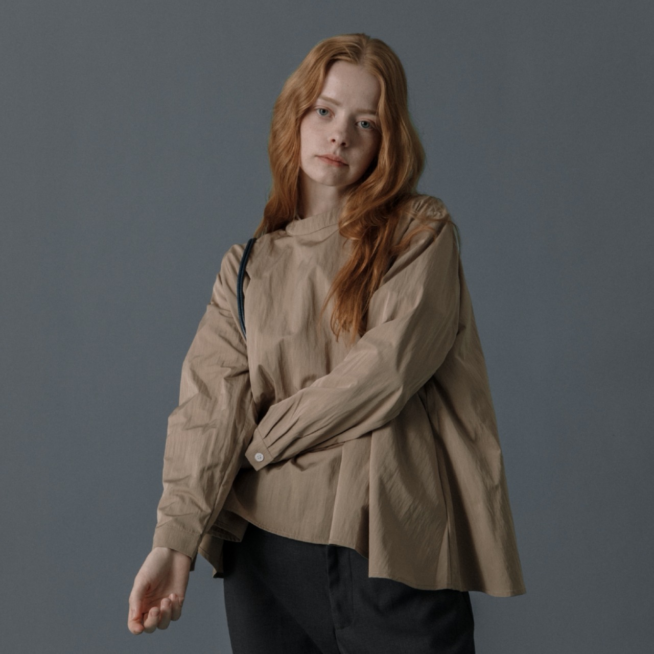 ボートネック ワイドシルエット ブラウス ( バックプリントあり）  F0037 - 2