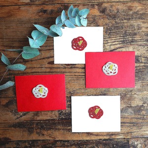 送料無料 おしゃれなポチ袋4枚セット 紅白の椿の花のお年玉袋 心づけ、お小遣いなど普段使いにも 飯田の水引使用 絹糸の美しさが際立ちます。