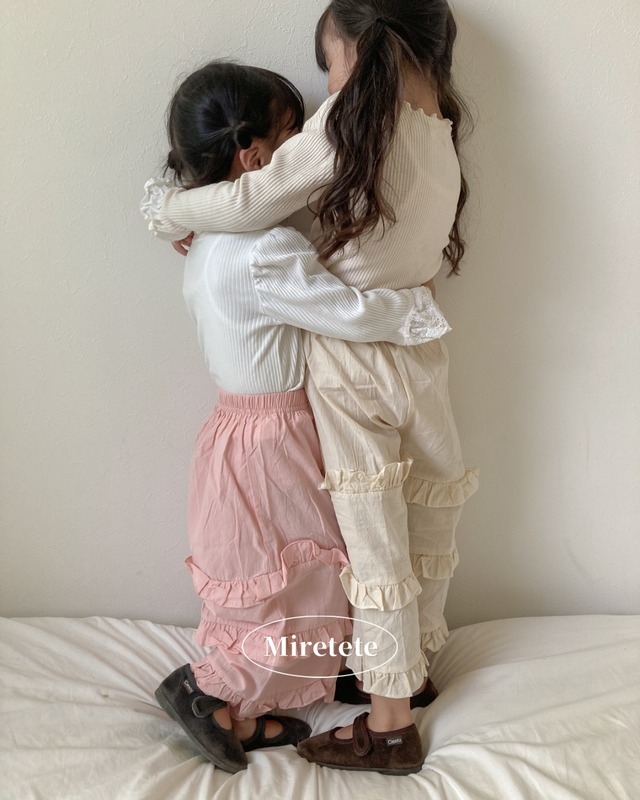 【取寄】パンツスタイルがガーリーに決まる！フリルワイドパンツ