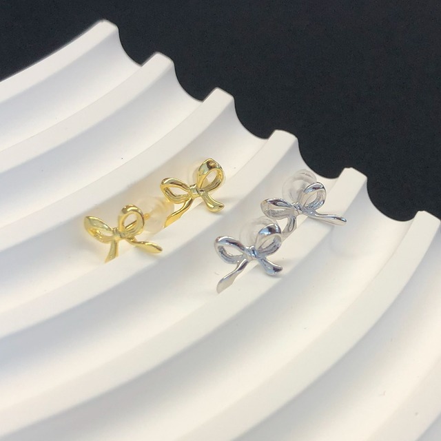 P23 / ミニリボンピアス