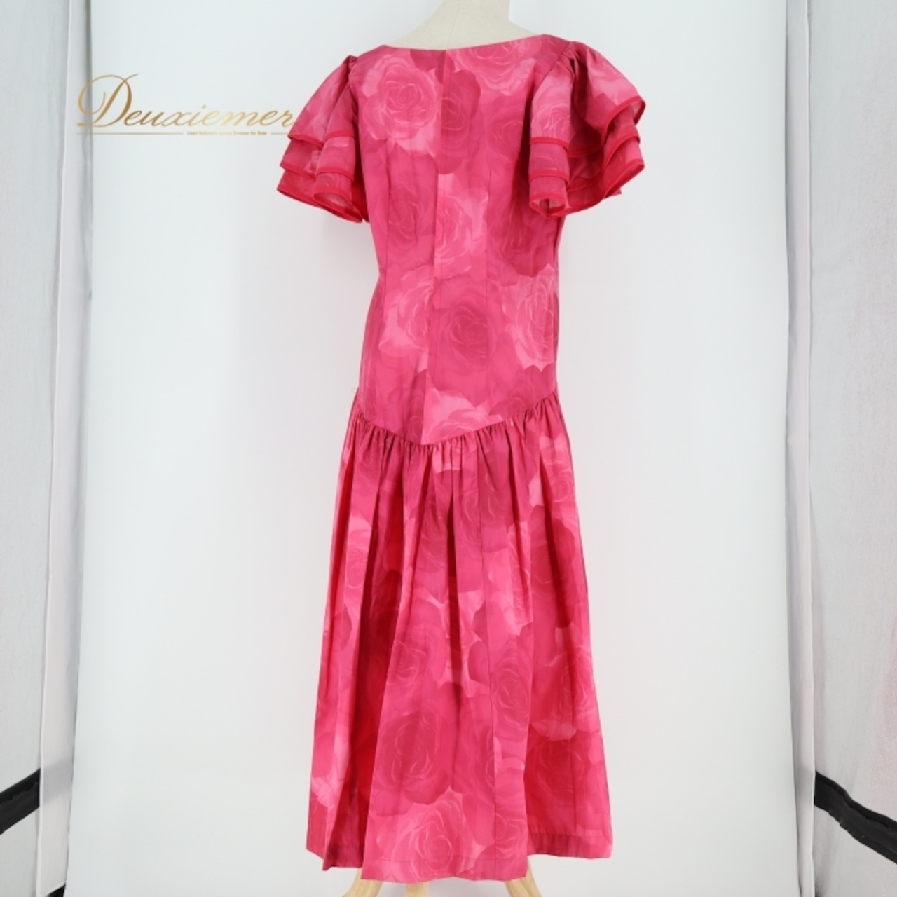 フラダンス 衣装 ワンピース ドレス ピンク系 バラ柄 ロケラニ 花柄 フラワープリント ハワイアンプリント アロハ フラ ダンス レッスン 練習 フレアスカート 華やか 鮮やか かわいい おしゃれ 上品 半袖 おしゃれ袖 フリル リゾート パーティー フェミニン カジュアル かわいいドレス フラスタイル