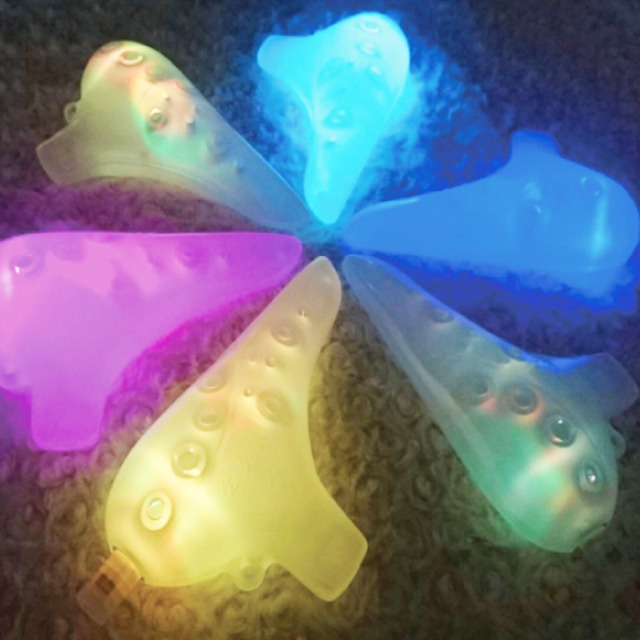 オカリナ―七色に光る「オーロラ」高性能プラスティックオカリナ　パーティーやイベントで映える！