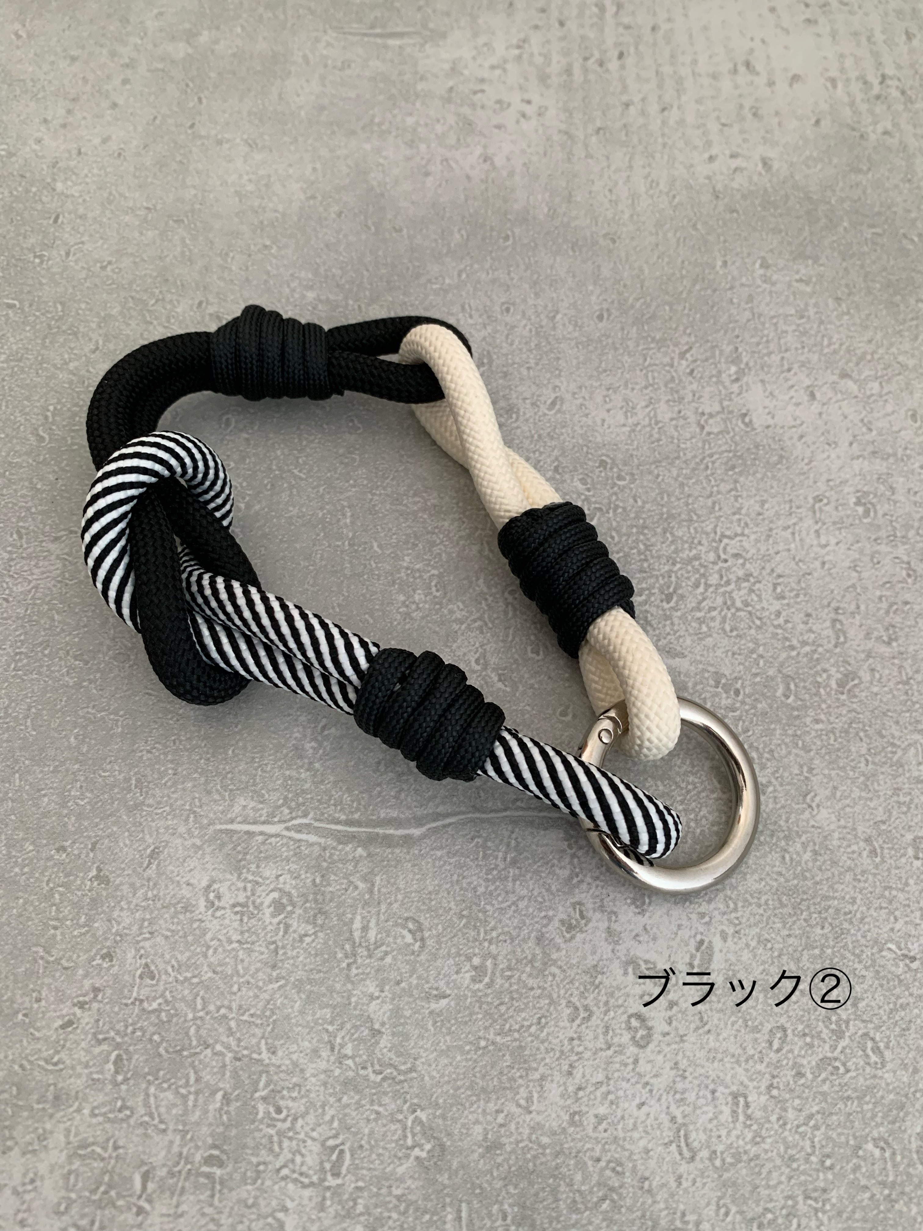 大人かわいい♪ インフィニティ handstrap パラコード | BLUESTORES
