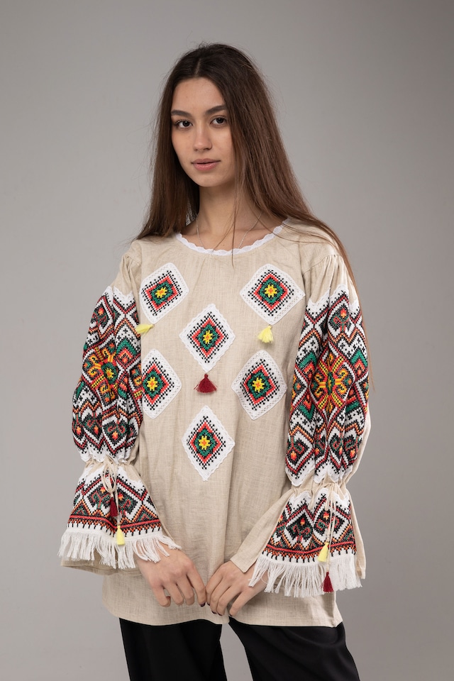 ウクライナ刺繍ヴィシヴァンカ　バルーン袖　手刺繍　麻　レディース・フリーサイズ