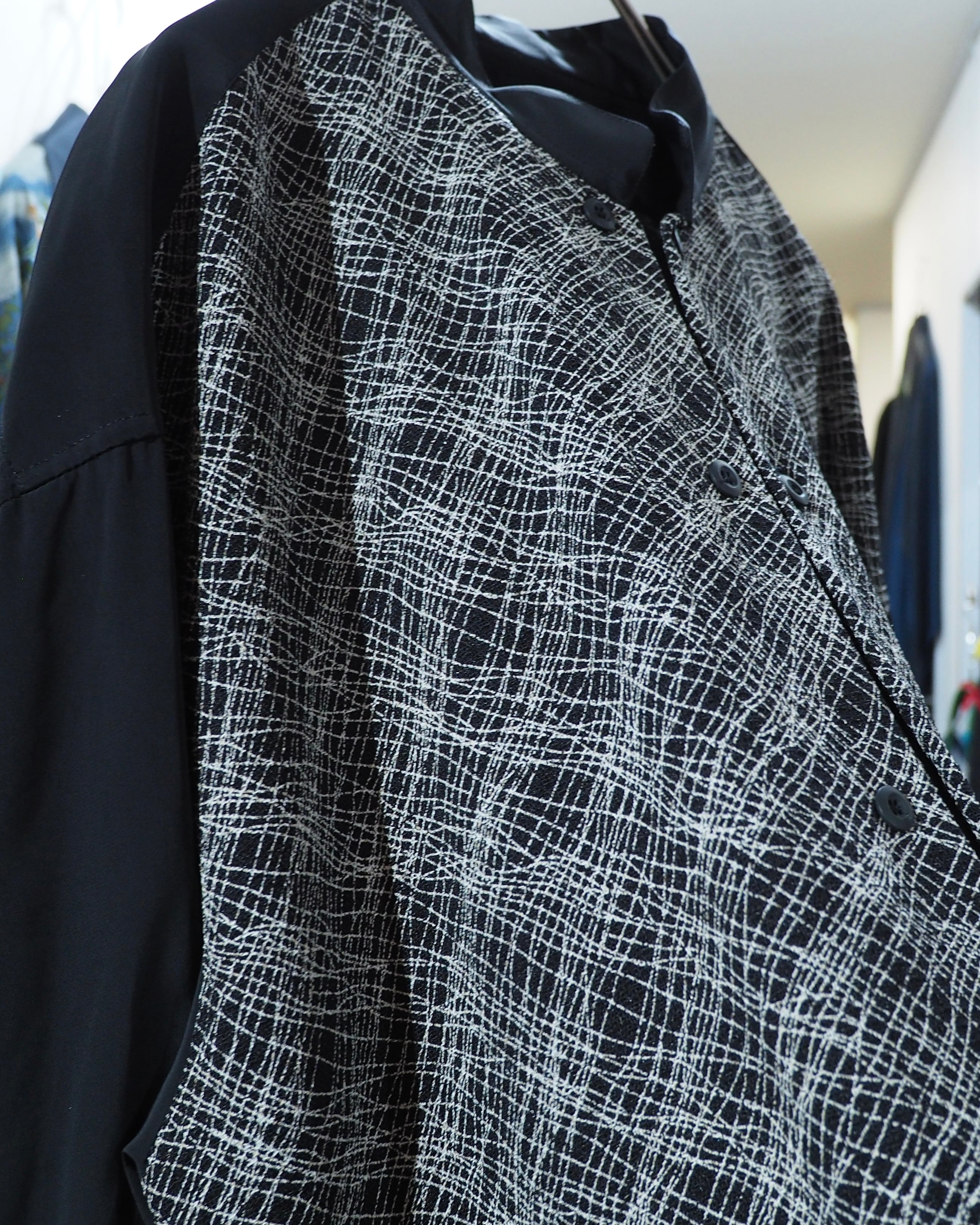 1980 - 90s ” 畝り ” Geometric Mode pattern vintage No collar Shirt