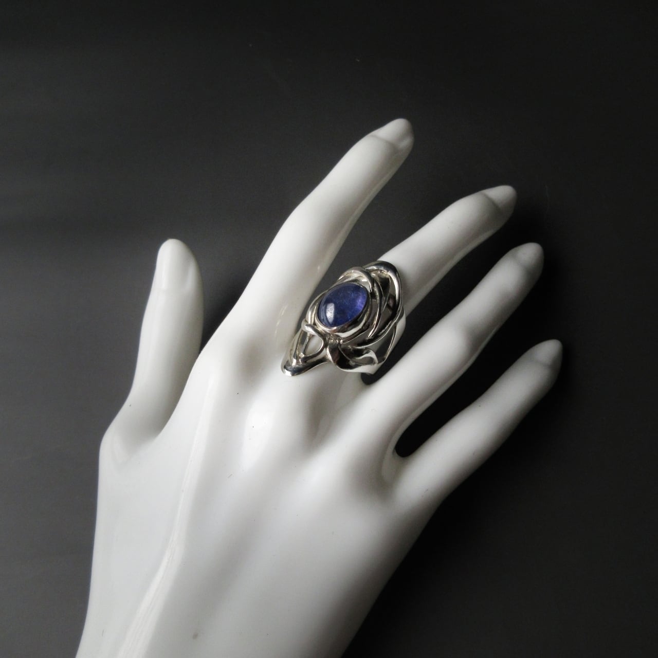 夜明けの菫色 タンザナイトのシルバーリング | 【彫金】クラフト