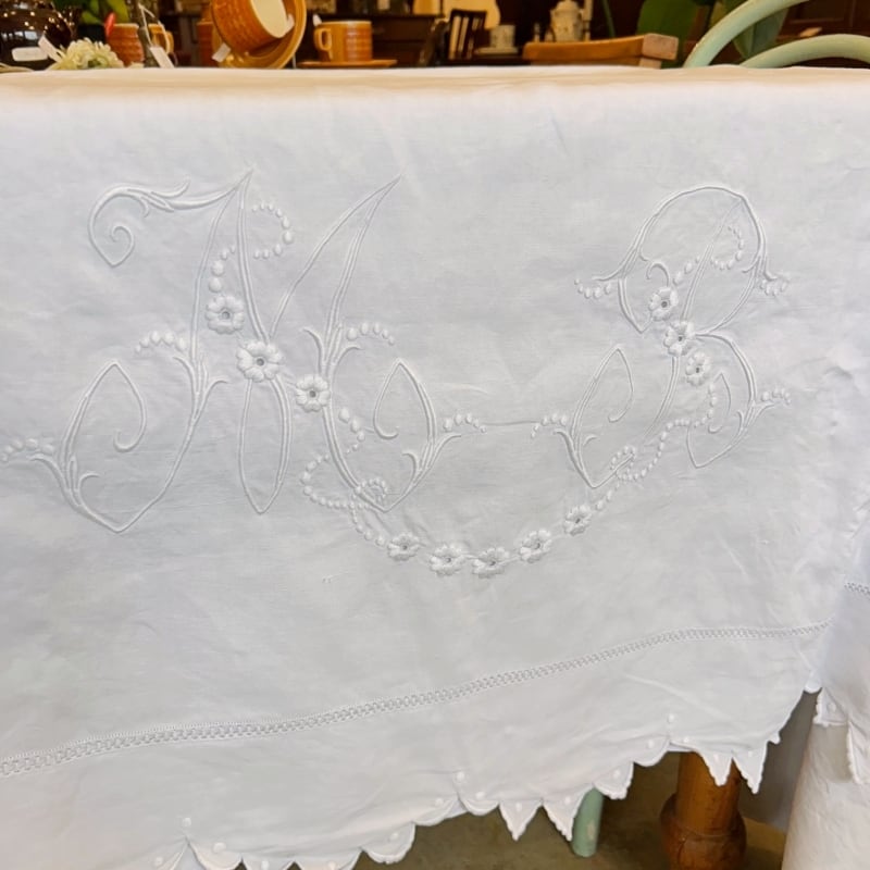 フランスアンティークモノグラム刺繍のベッドシーツ