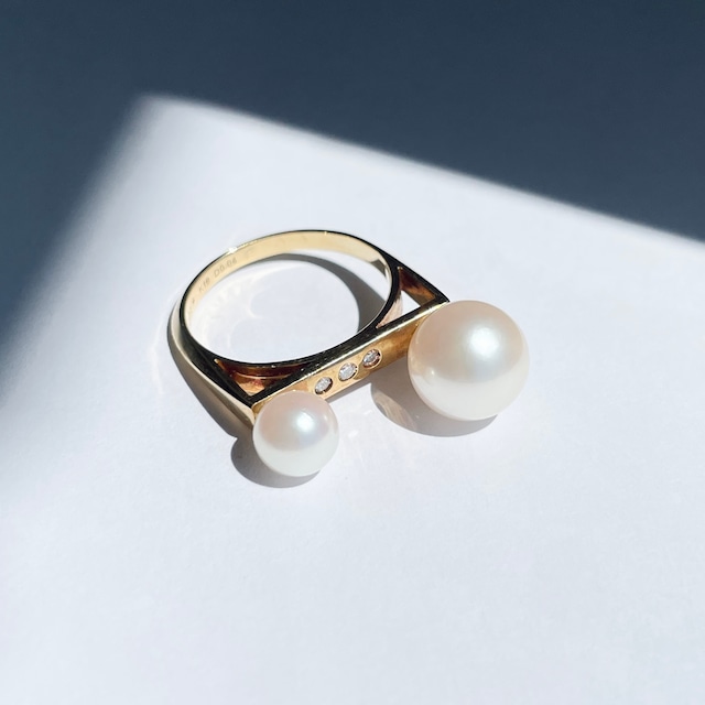 K18YG Three Diamonds and Two Pearls Deco Ring