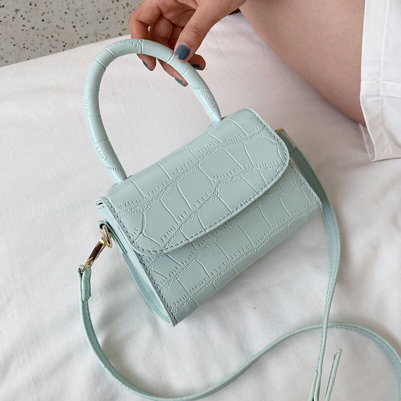 夏の新しい小さなバッグ女性のバッグ2020人気の新しい流行のファッションネット赤いメッセンジャーバッグレディースポータブル小さな正方形のバッグ 手作りハンドバック87292282524