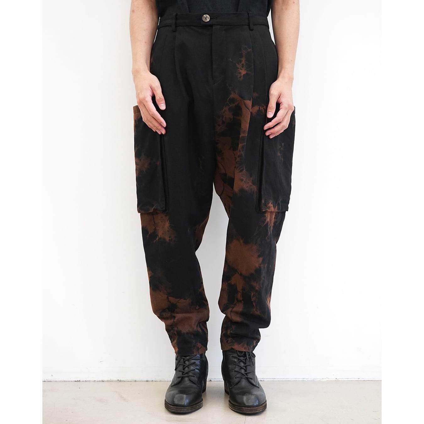 D.HYGEN  Soft Horse Leather Over Sarouel Cropped Pants ホースレザー サルエルクロップドパンツ  ディーハイゲン ST107-1325A ブラック 2 （19398M） D.HYGEN] (ディーハイゲン) ST107-1325A Soft Horse Leather Over