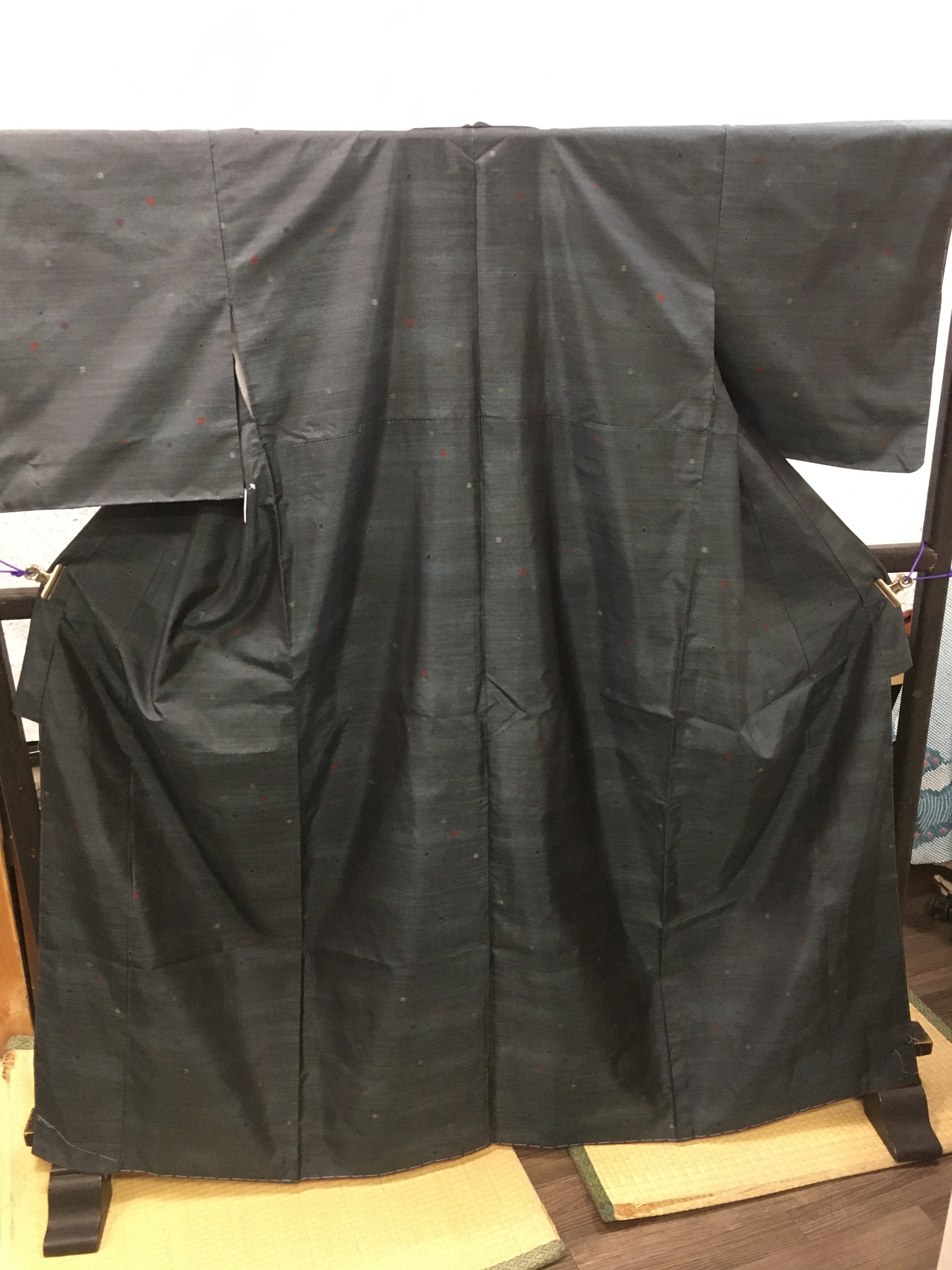 大島紬袷（黒紺地水玉ちらし）