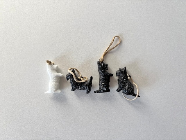 白黒のテリアのチャーム / 4体セット