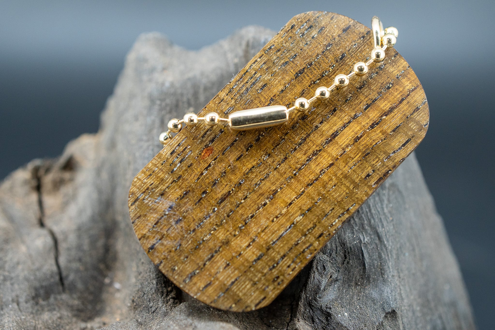 金杢犀 ドッグタグ 木象嵌 2枚 十五夜きつね 狼 欅 ケヤキ 本花梨瘤