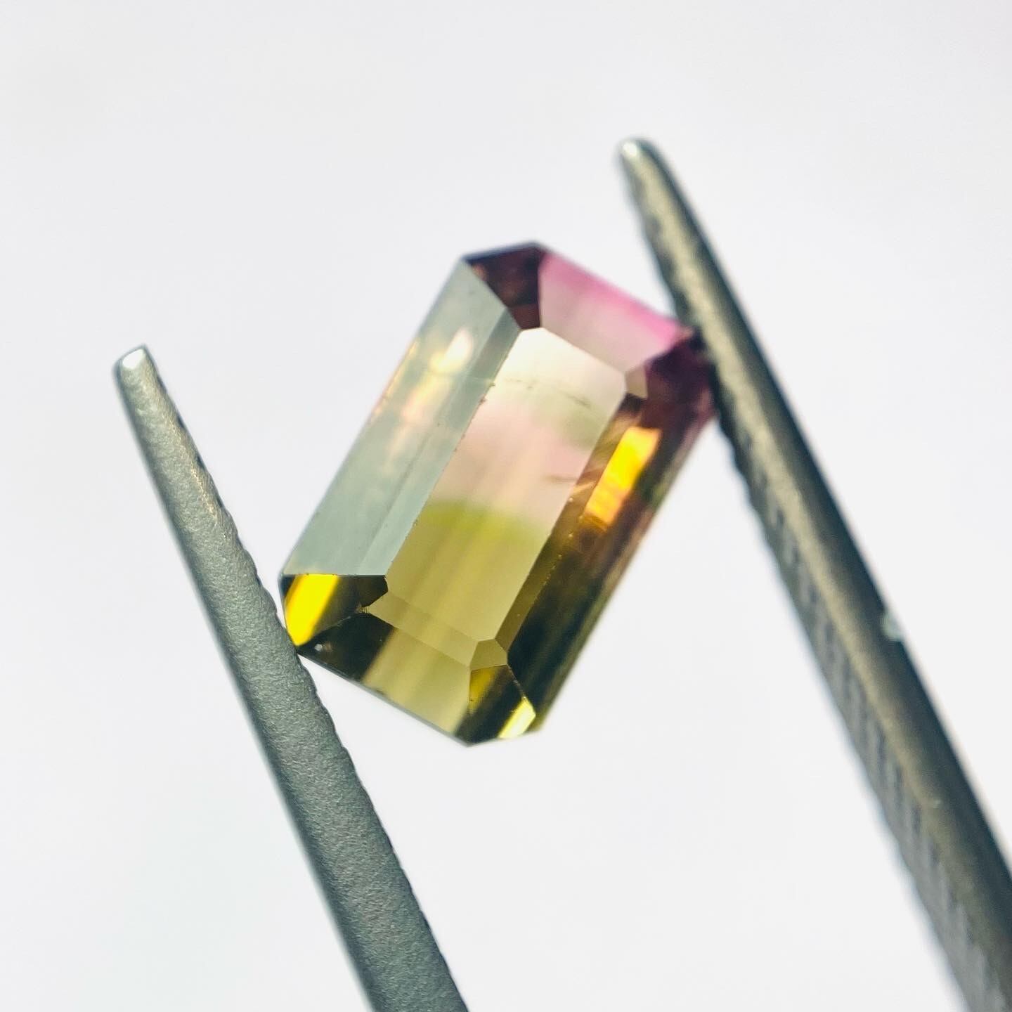 景色の見えるトルマリン 大地に夕日