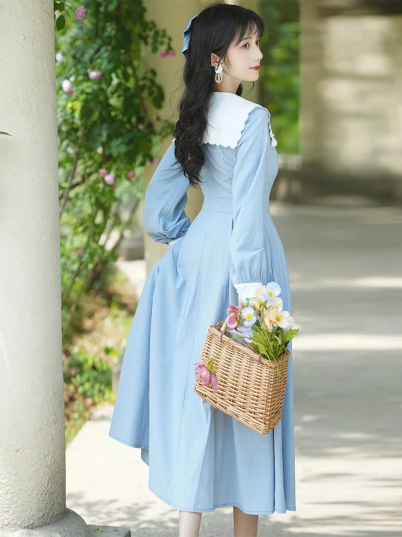 【0127】Square Collar Embroidery Long Sleeve Dress
