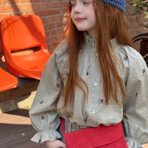 春チューリップ刺しゅうチェック柄シャツ