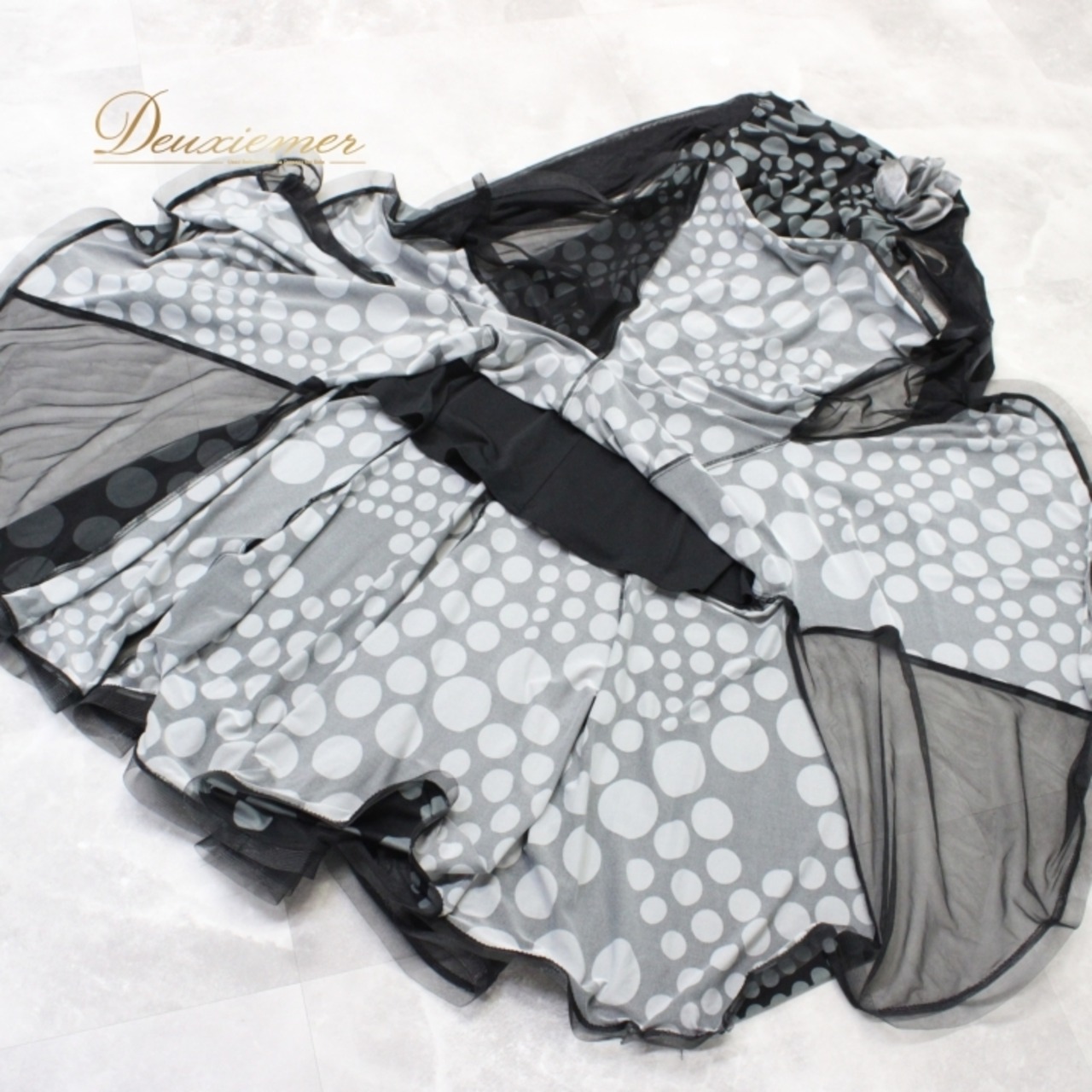 社交ダンス 衣装 スタンダード ドレス ワンピース パーティ衣装 女性用 レディース オールシーズン ブラック系 グレイ系 in the MOOD インザムード 黒 水玉 ドット 長袖 ユニークデザイン コサージュ付き 取り外し可 ポリエステル素材 伸縮性あり