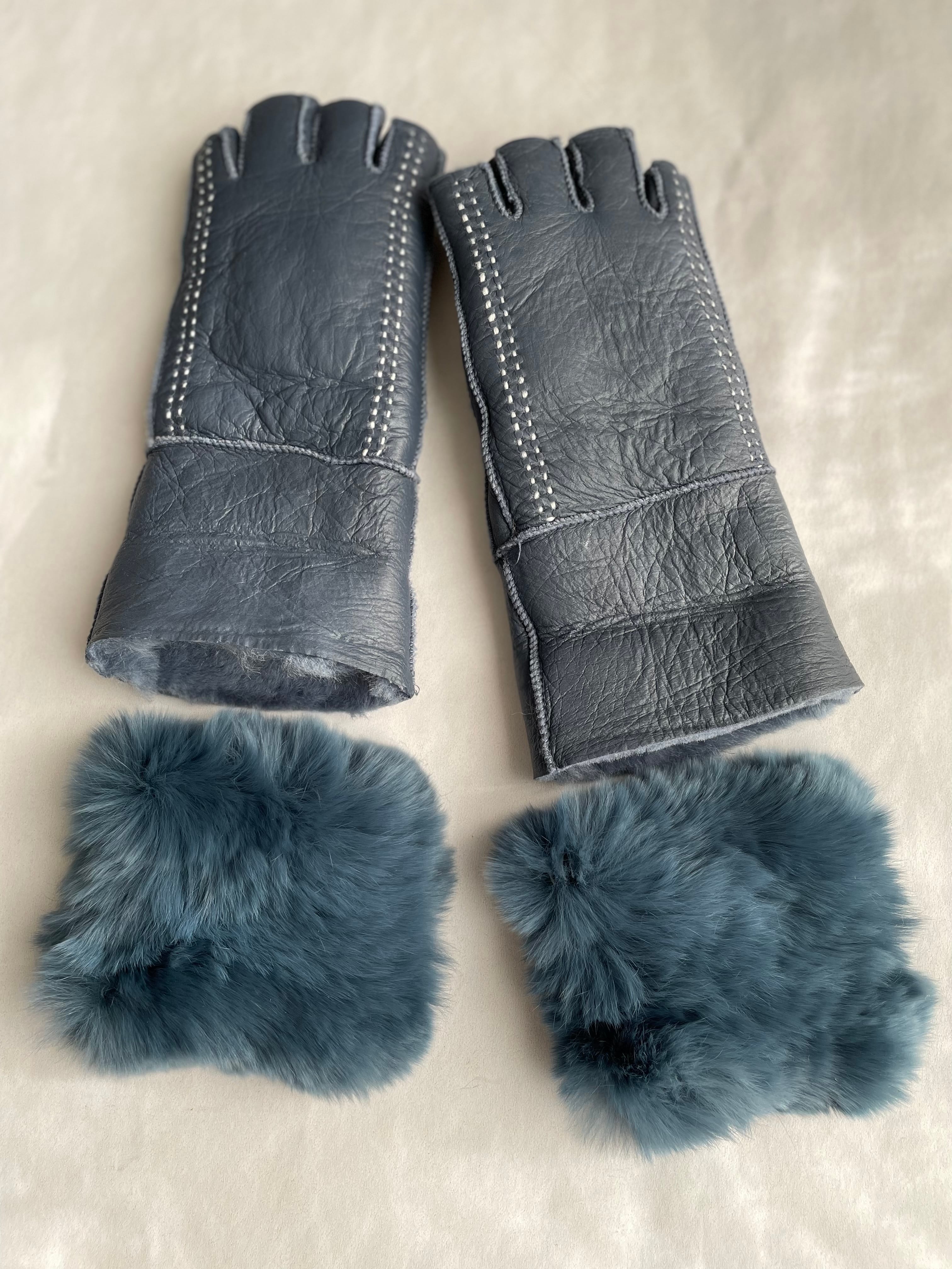 ラムレザームートンハーフグローブ(フィンガーレス) ブルー ベージュ