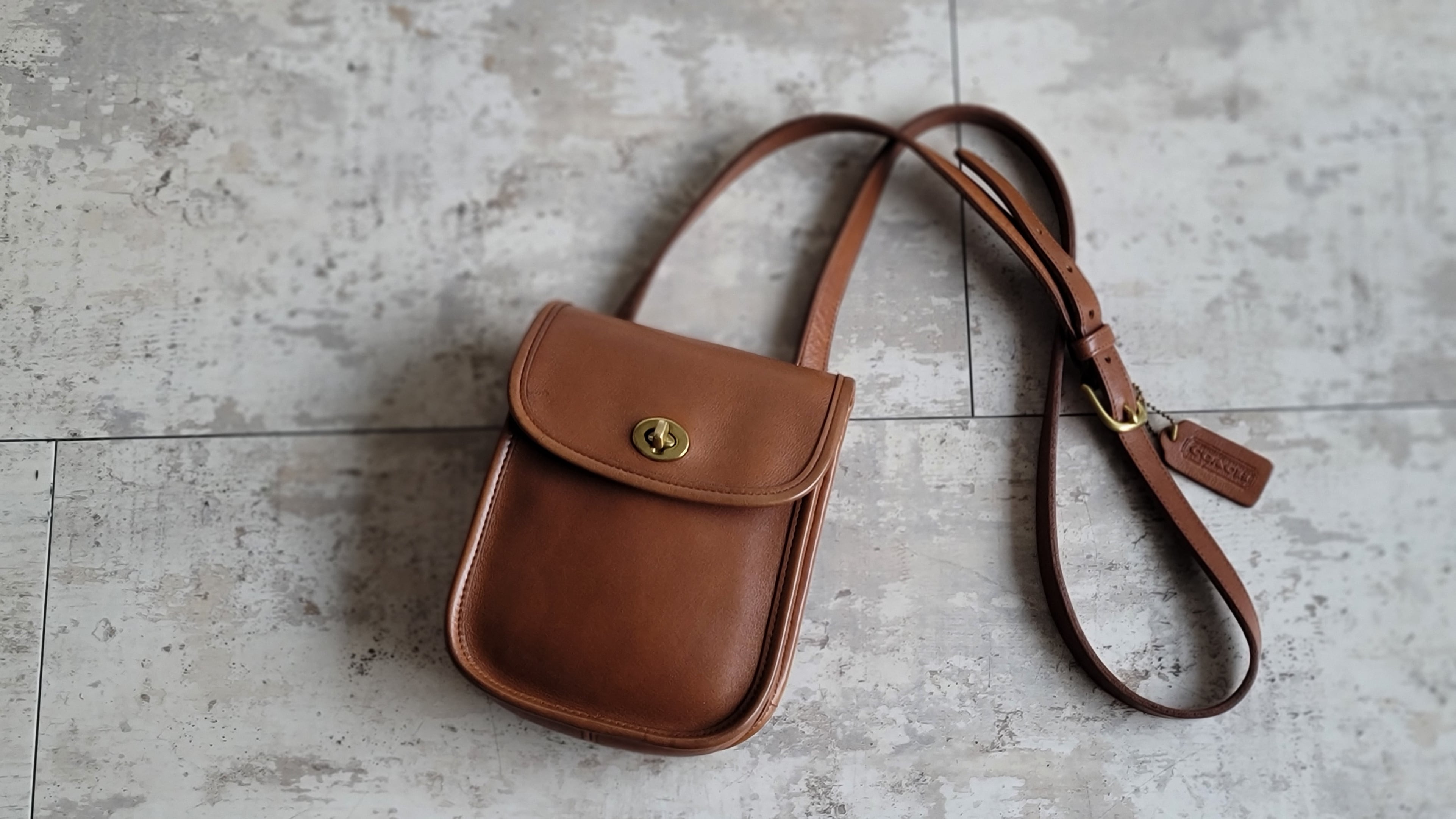 オールドコーチ ☆USA製 レザー ターンロック ミニ ショルダーバッグ  