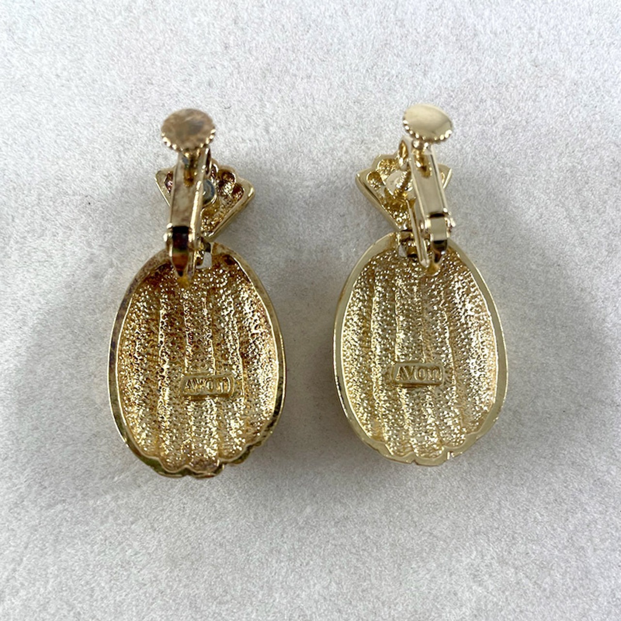 イヤリング　ヴィンテージイヤリング　ゴールドカラー　AVONコスチュームジュエリー 17aca24
