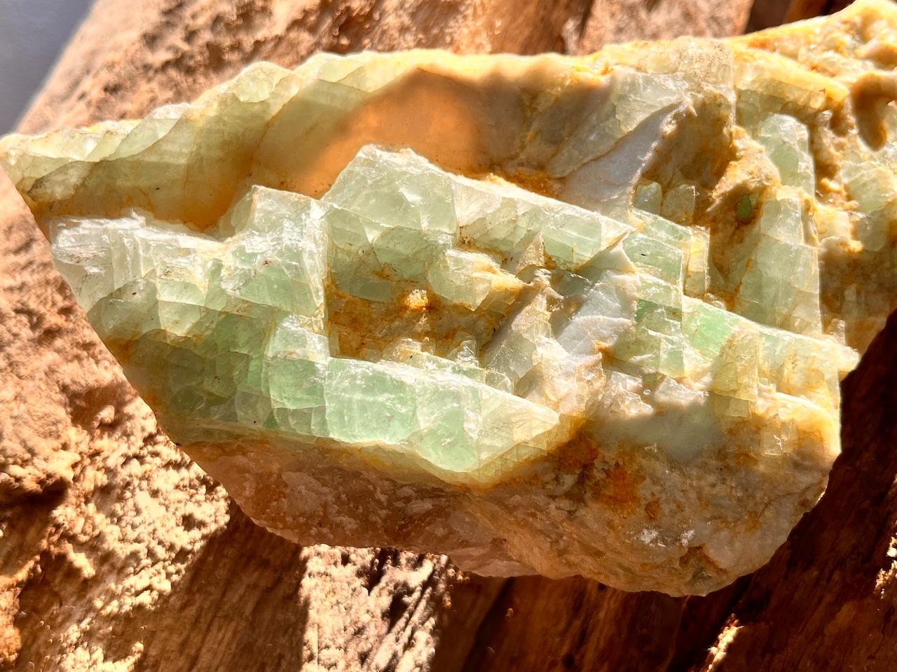 グリーンアポフィライト共生水晶　原石 1キロ