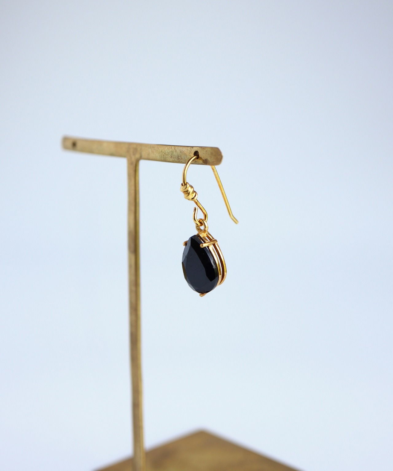 【KUWARTO】ブラックスピネルピアス/923011