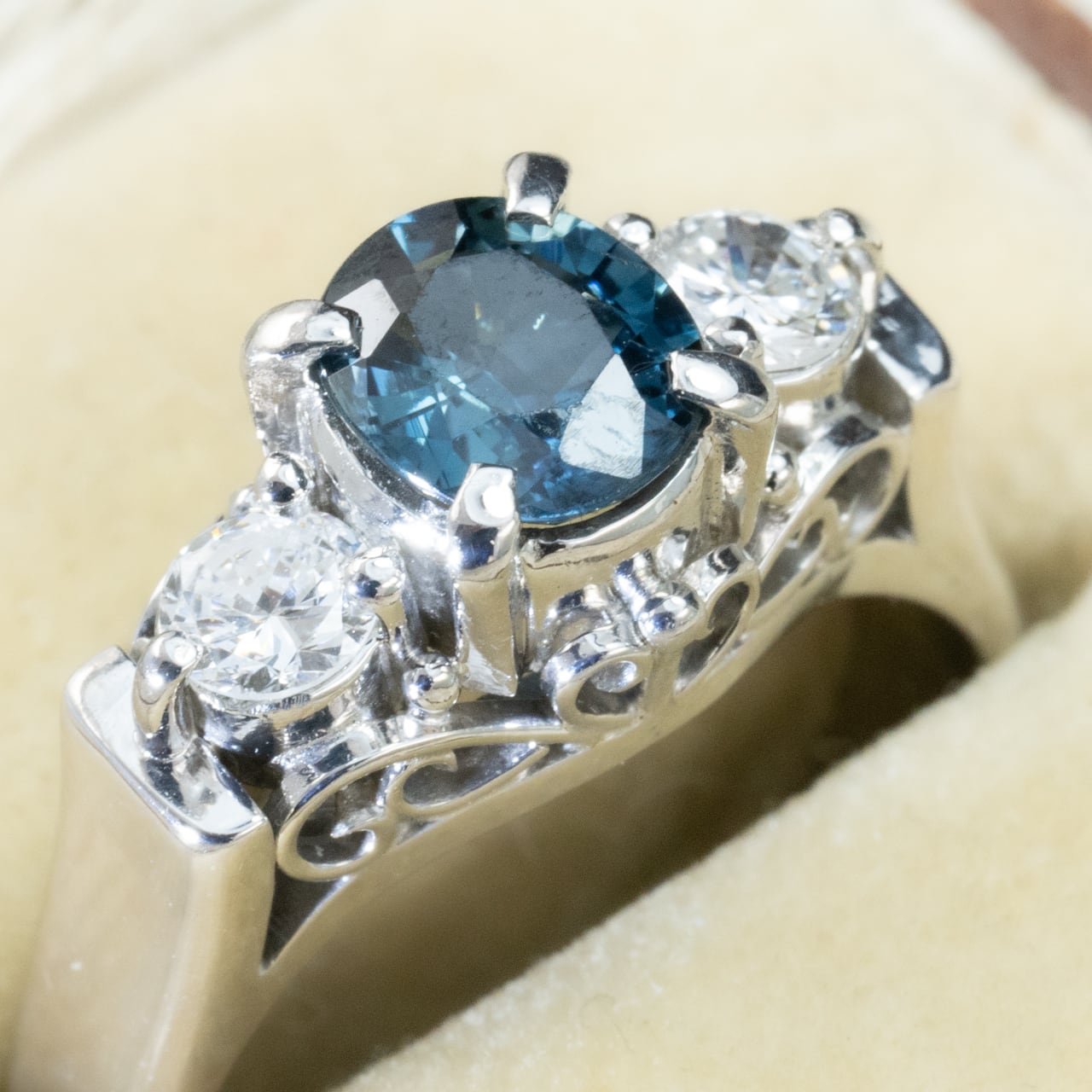 Pt900 天然サファイア 2.47ct × ダイヤモンド 昭和レトロ リング｜3