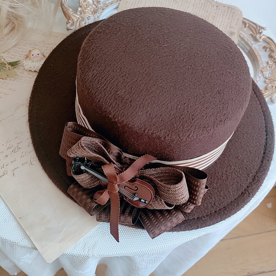 音色を纏う琥珀色の記憶 ヴァイオリンモチーフのクラシカルハット アンティーク風帽子