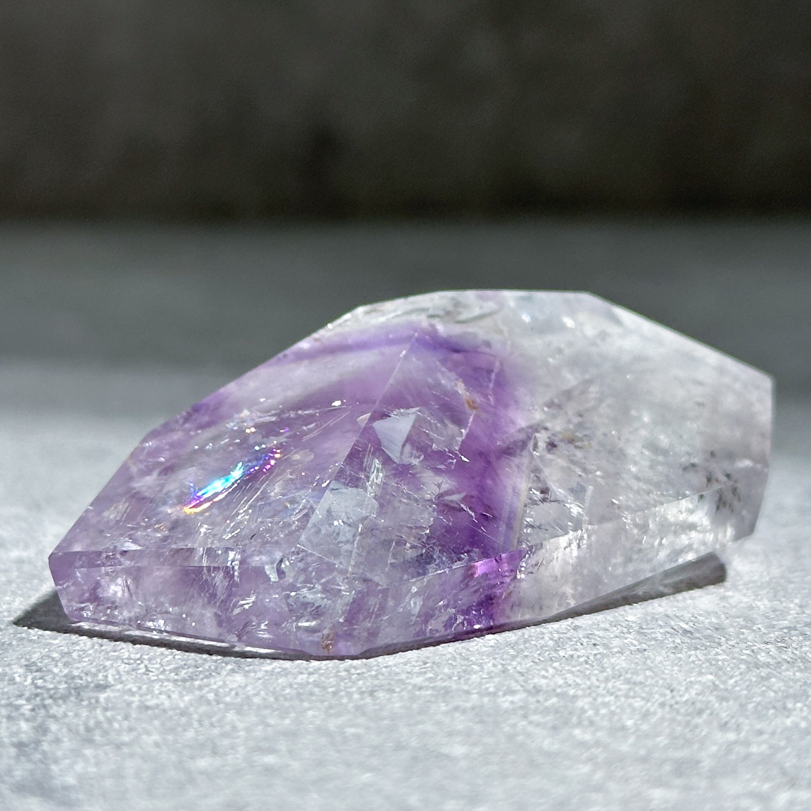 天然石 ハイクオリティ アメジストフリーフォーム 虹◎【ハイクオリティ】ファントムアメジスト フリーフォーム52