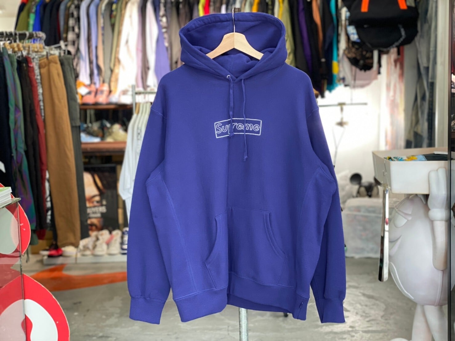 Supreme 21SS × KAWS CHALK LOGO HOODED SWEATSHIRT WASHED NAVY  