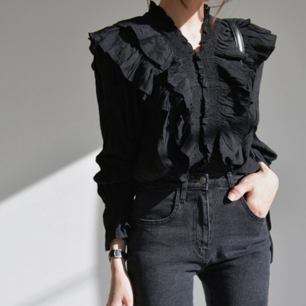 Vネックシャーリングフリルブラウス 0112