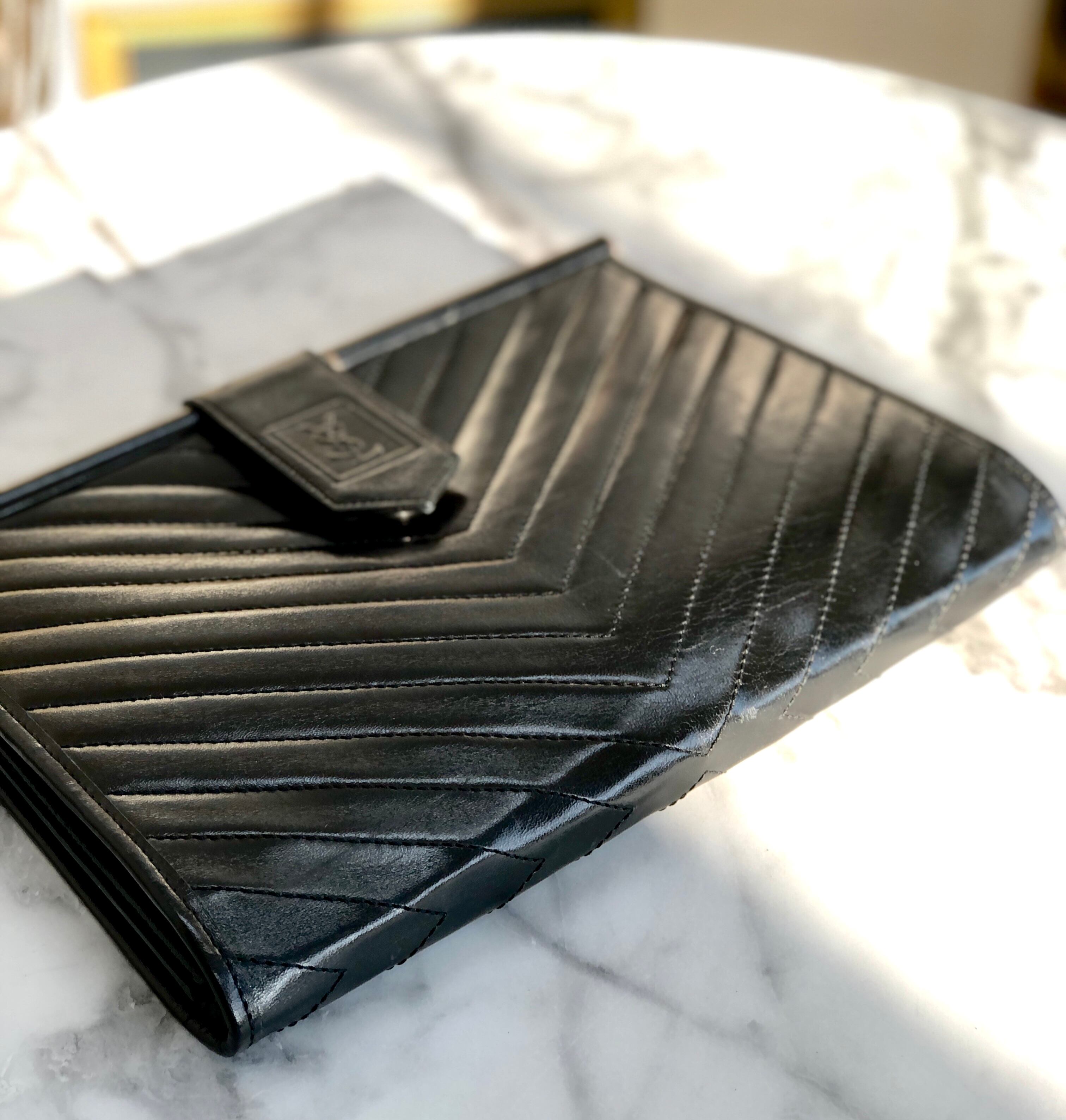 Yves Saint Laurent イヴ・サンローラン YSL型押し レザー ステッチ